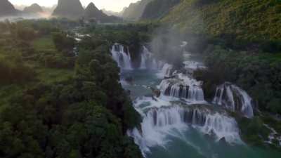 The majestic Bản Giốc – Detian Falls between Vietnam and China