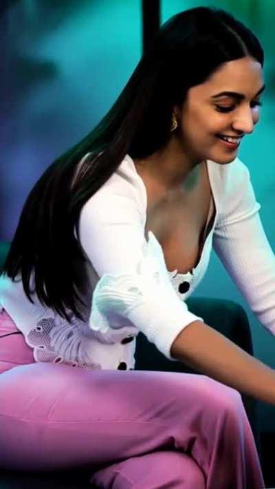 Kiara Advani's Bra and Boobs