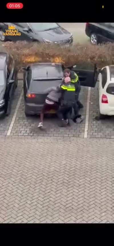 To arrest a suspect the dutch way🇳🇱😂