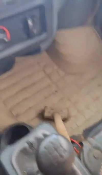 POV: Me starting up my heavily customized distro after a main-package update