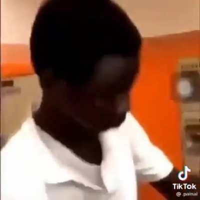 He got good training from his dad😂