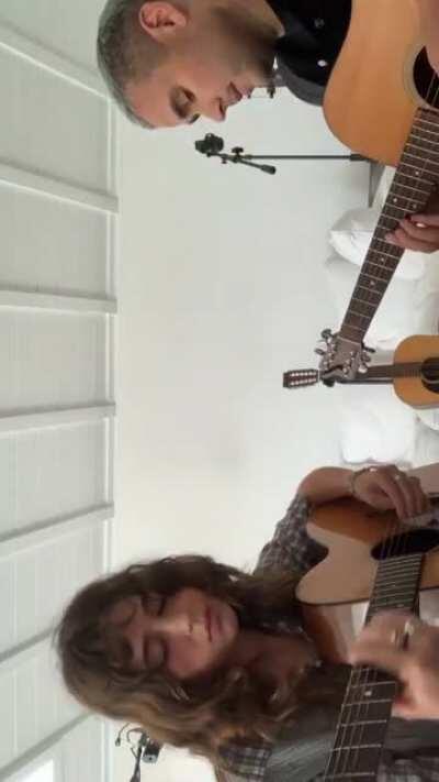 The acoustic version of Sofia ❤