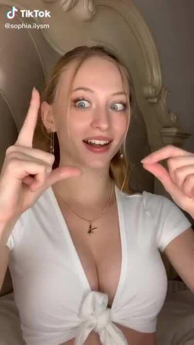 Those tits😍😍😍