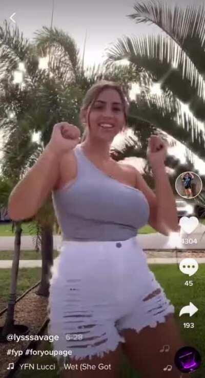 Sparkly and boobly @lysssavage