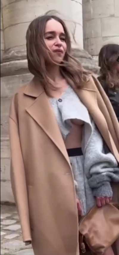 Those little tits wanna pop out so bad 