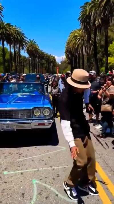 Poppin' and lockin' 👀