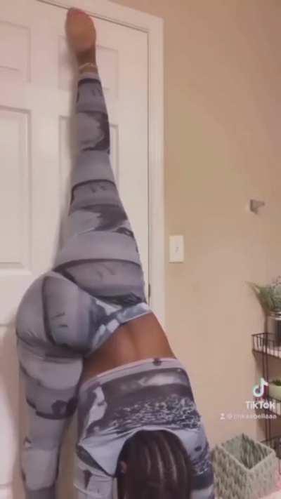 Tinkaa Bellaaa (@tinkaabellaaa)