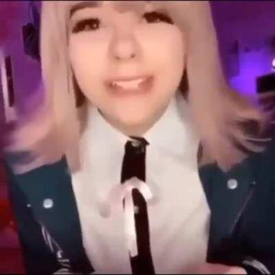 Don’t look at her look at me