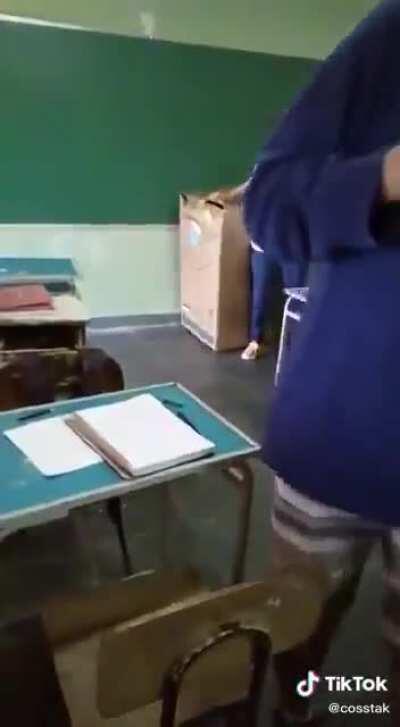 Jose na escola :o