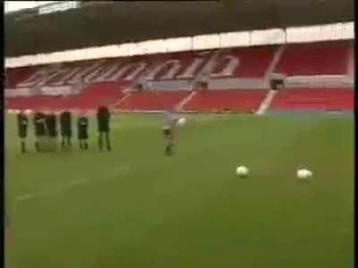 Discovered extra footage from Michael Owen vs 13 year old keeper