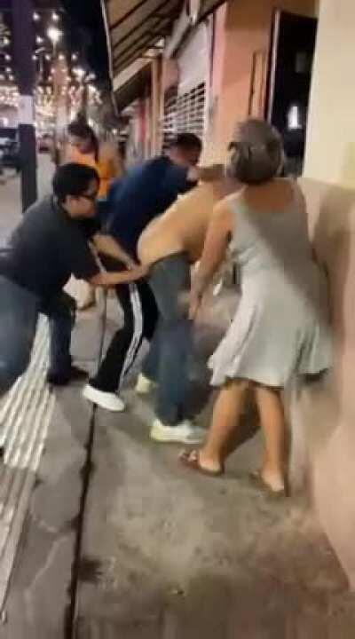 Linchamento com dedada no cu