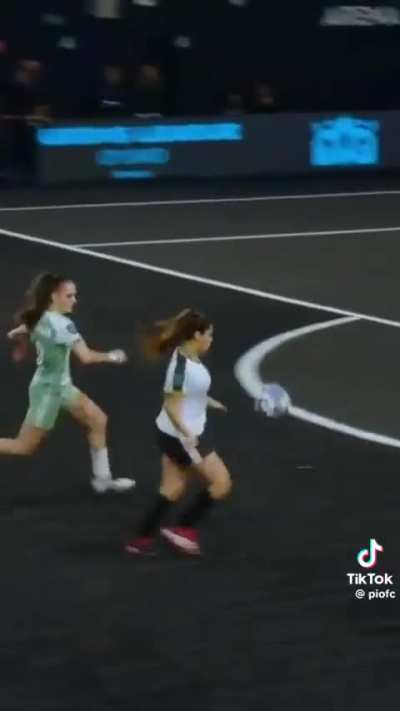 Women’s Mexican footballer smashing it