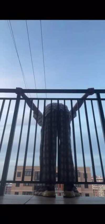 Some kid does a Tommen after being broken up with.