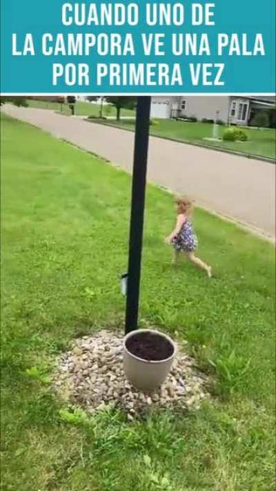 pequeña Camporista se enfrenta al terror