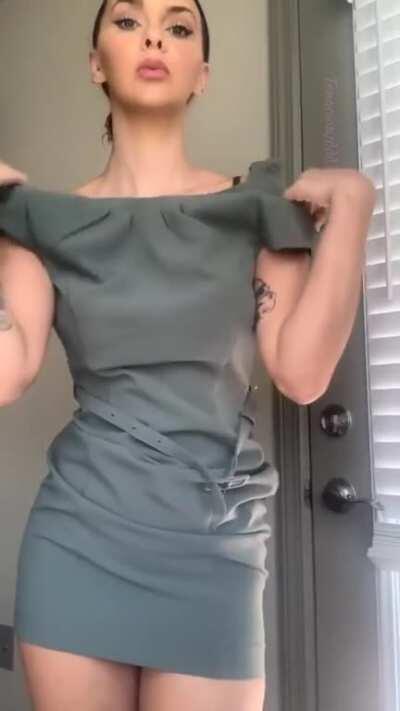 Professional career woman, wife, mom to reddit slut (no shame) in under 60 seconds. ready?