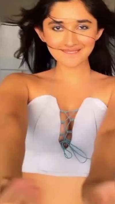 Kanika Mann showing us her sexy moves🥵