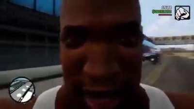 El NPC cerrajero regresando a su casa