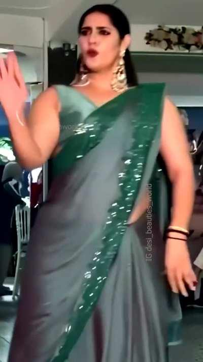 Seerat Luggani heavy armpit and navel show while dancing in saree