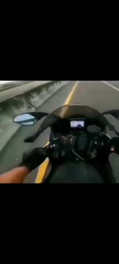 Truck driver being absolute moron.