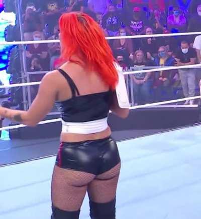 Gigi Dolin’s thick fat cheeks