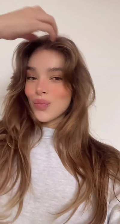 Hailee’s new hairstyle,hair color via TikTok October 2023
