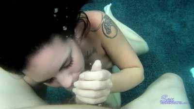 Shawna Hill giving blowjob underwater