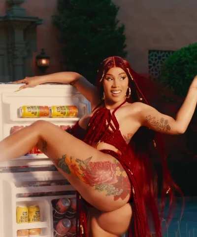 Cardi | Hot in 'Bongos'
