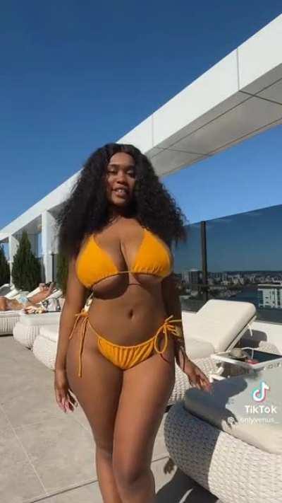 _onlyvenus_ spilling out 🍒🍒🍒