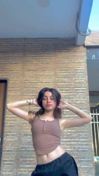 Sanjj2308 iska yaar banna he iske pits chatne ke liye and navel too