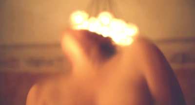 Elisabeth Moss bouncing boobs in The Square (2017)