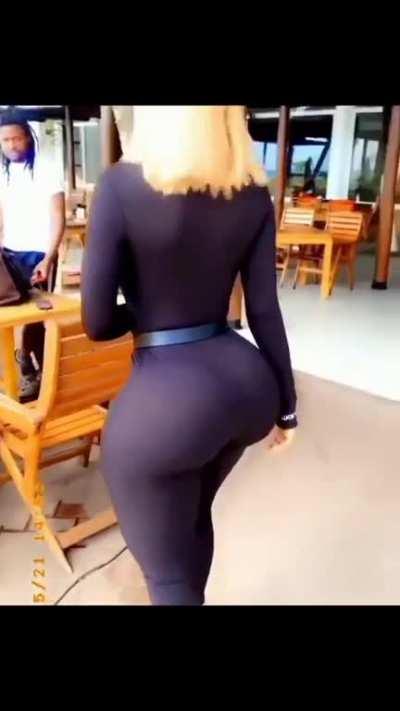 IG: marlene_oi_mae_grande / TikTok: Marleneoi2, perfect tentation in hips👀