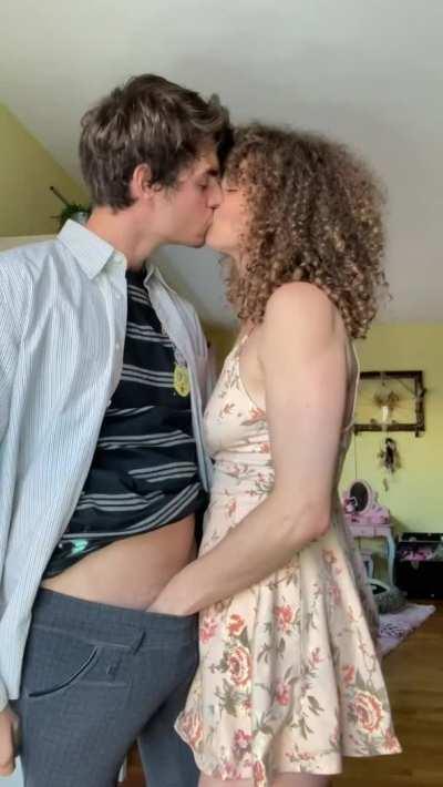 Dang when dick slides in my asshole for that first pump… I die a little each time… of pleasure that is.. [MF] MILF