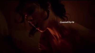 Margaret Qualley & Aubrey Plaza