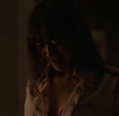 Ella Purnell eaten in Sweetbitter