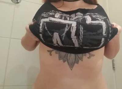 What's your favorite artist?/band?