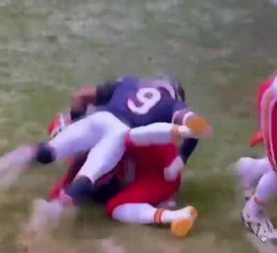 [Highlight] Rookie Jaquan Brisker makes 3 consecutive plays to force 3 and out himself