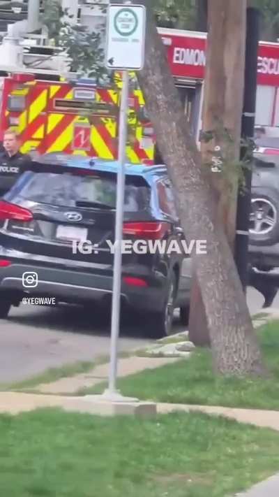 Canadian Cop fires AR15 at hostage taker from the top of a fire truck