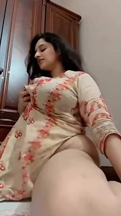 I don't see many Busty Indian girls here, please let me ride you? 🥰