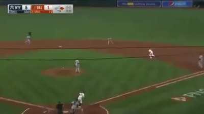 [Highlight] in their new defensive positions, Torres and Urshela attempt a double play