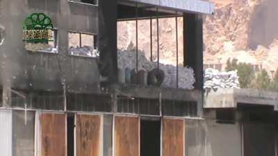 Jaysh al-Islam uses a homemade cannon to blast apart sandbagged Syrian Army fighting positions - Damascus - 2014