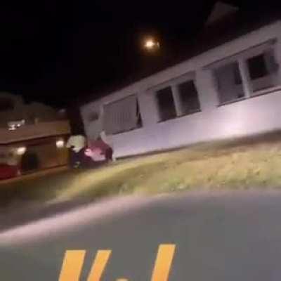 O pior inimigo do carona da moto