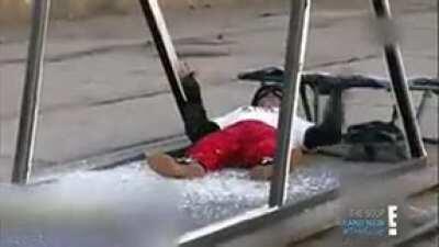 Idiot vs a pane of glass (x-post from r/funny)