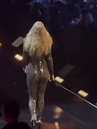 Taylor swift , Bigger then I was expecting