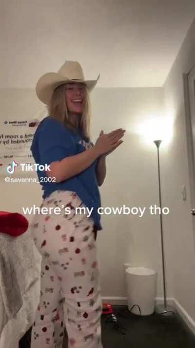 she soo bad with that ass and the recoil 🥶