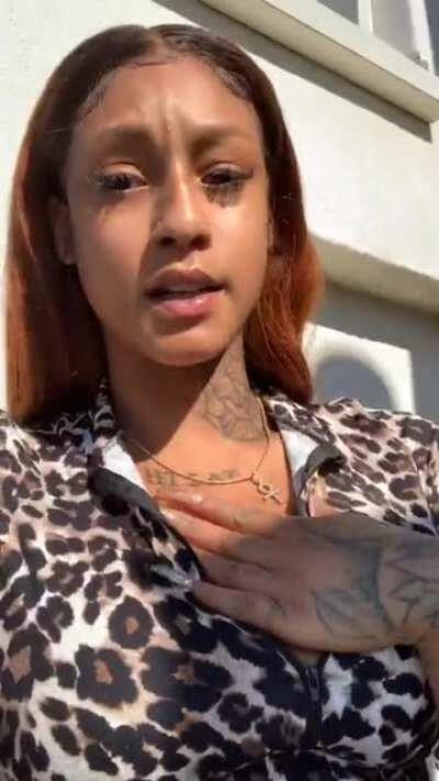 Here she go again 🍑🍑🍑