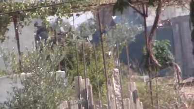 FSA anti-tank team's camera man risks it all to film a Syrian Army T-72 - 11/29/2012