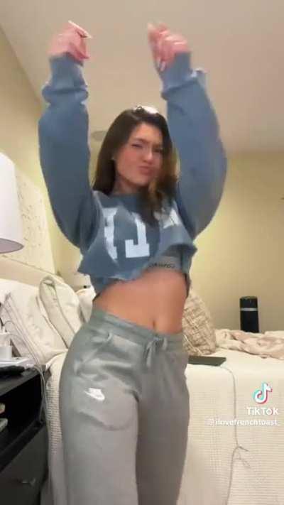 One of THE hottest sweatpants-wearing baddies 