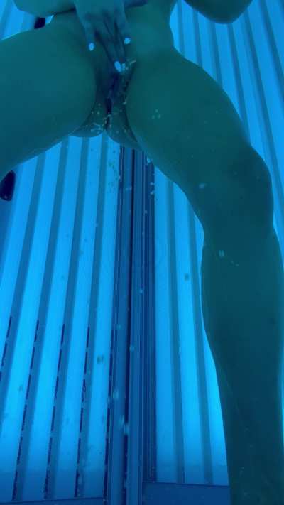 Things got extra heated in the tanning bed 🔥🥵🔥
