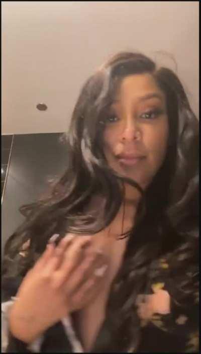 K. Michelle: Boobs Out