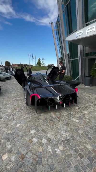 Pagani Huayra R deafening startup.